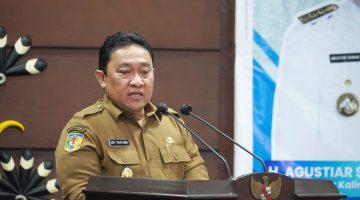 Wakil Gubernur Kalimantan Tengah Edy Pratowo memimpin Rapat Koordinasi Tim Evaluasi dan Pengawasan Realisasi Anggaran (TEPRA) Provinsi Kalimantan Tengah di Aula Eka Hapakat, Kantor Gubernur Kalteng, sebagai upaya mempercepat realisasi anggaran dan meningkatkan kualitas pembangunan daerah. Selasa (4/8/26)