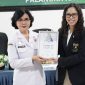 Sekretaris Daerah Provinsi Kalimantan Tengah Linae Victoria Aden menghadiri penyerahan sertifikat WSO/Angels Award Platinum kepada RSUD dr. Doris Sylvanus sebagai bentuk pengakuan internasional atas kualitas pelayanan stroke sekaligus penguatan komitmen peningkatan layanan kesehatan di Kalimantan Tengah. Rabu (5/8/26).