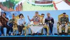 Gubernur Kalimantan Tengah Agustiar Sabran menyampaikan arahan pada Rapat Koordinasi Penyelenggaraan Pemerintahan Desa/Kelurahan se-Kalteng Tahun 2026 di GOR Serbaguna Indoor Palangka Raya, Jumat (7/8/26).