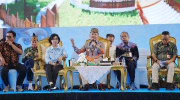 Gubernur Kalimantan Tengah Agustiar Sabran menyampaikan arahan pada Rapat Koordinasi Penyelenggaraan Pemerintahan Desa/Kelurahan se-Kalteng Tahun 2026 di GOR Serbaguna Indoor Palangka Raya, Jumat (7/8/26).