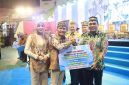 Gubernur Kalimantan Tengah Agustiar Sabran menyerahkan secara simbolis hibah perangkat internet berbasis satelit Starlink kepada pemerintah kabupaten/kota pada Rakor Desa se-Kalimantan Tengah di Palangka Raya. Bantuan tersebut mendukung digitalisasi pendidikan, layanan kesehatan, dan pelayanan publik hingga wilayah terpencil. Kamis (6/8/2026).
