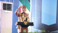 Gubernur Kalimantan Tengah Agustiar Sabran membuka Rapat Koordinasi Penyelenggaraan Pemerintahan Desa dan Kelurahan se-Kalimantan Tengah Tahun 2026 di GOR Indoor Palangka Raya. Rakor diikuti ribuan kepala desa, lurah, dan camat untuk memperkuat akuntabilitas pemerintahan desa serta mendukung program prioritas pembangunan daerah. Kamis (6/8/2026)