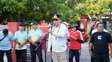 Gubernur Kalimantan Tengah Agustiar Sabran mengikuti Jalan Sehat dan Senam Bersama di halaman Masjid Ar-Rasyid Palangka Raya dalam rangka menyambut Maulid Nabi Muhammad SAW 1448 H dan HUT ke-81 RI, Minggu (9/8/26).