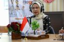 Asisten Administrasi Umum Setda Provinsi Kalimantan Tengah Hj. Sunarti saat menjadi narasumber Dialog Interaktif Kalteng Menyapa di Studio Pro 1 RRI Palangka Raya, Kamis (13/8/26).