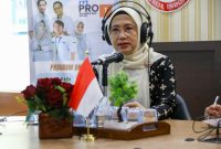 Asisten Administrasi Umum Setda Provinsi Kalimantan Tengah Hj. Sunarti saat menjadi narasumber Dialog Interaktif Kalteng Menyapa di Studio Pro 1 RRI Palangka Raya, Kamis (13/8/26).