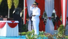 Gubernur Kalimantan Tengah H. Agustiar Sabran bertindak sebagai Inspektur Upacara Peringatan HUT ke-81 Kemerdekaan Republik Indonesia di halaman Kantor Gubernur Kalimantan Tengah, Palangka Raya, Senin (17/8/26).