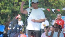 Wakil Gubernur Kalimantan Tengah Edy Pratowo membuka Lomba Olahraga Tradisional, Lomba Permainan Rakyat, dan Lomba Karaoke Lagu-Lagu Perjuangan dalam rangka HUT ke-81 Kemerdekaan Republik Indonesia di Halaman Istana Isen Mulang, Palangka Raya, Selasa (18/8/26).