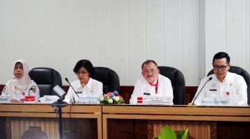 Sekretaris Daerah Provinsi Kalimantan Tengah Linae Victoria Aden dan, Auditor Utama Inspektorat Jenderal Kemendagri RI Tumonggi Siregar serta Plt. Asisten Pemerintahan dan Kesejahteraan Rakyat Setda Provinsi Kalteng Lisda Arriyana dan Inspektur Daerah Provinsi Kalteng Eko Sulistiono mengikuti Entry Meeting Pengawasan Penyelenggaraan Pemerintahan Daerah Tahun 2026 oleh Inspektorat Jenderal Kementerian Dalam Negeri di Kantor Gubernur Kalteng, Palangka Raya, Kamis (20/8/26).