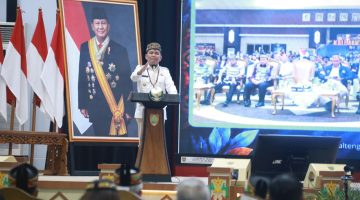 Gubernur Kalimantan Tengah Agustiar Sabran menghadiri kegiatan Penandatanganan BAST Hibah, Pemberian Penghargaan P4GN, dan Kuliah Umum bersama jajaran BNN di Aula Jayang Tingang, Kantor Gubernur Kalteng, Kamis (20/8/26).