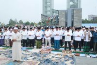 Gubernur Kalimantan Tengah Agustiar Sabran bersama jajaran Pemerintah Provinsi Kalteng, TNI/Polri, tokoh agama, dan masyarakat melaksanakan Salat Istisqo serta doa bersama di Bundaran Talawang, Palangka Raya, sebagai ikhtiar menghadapi musim kemarau dan memohon turunnya hujan. Minggu (23/8/26), 