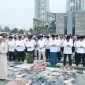 Gubernur Kalimantan Tengah Agustiar Sabran bersama jajaran Pemerintah Provinsi Kalteng, TNI/Polri, tokoh agama, dan masyarakat melaksanakan Salat Istisqo serta doa bersama di Bundaran Talawang, Palangka Raya, sebagai ikhtiar menghadapi musim kemarau dan memohon turunnya hujan. Minggu (23/8/26), 