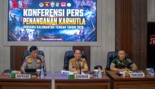 Gubernur Kalimantan Tengah Agustiar Sabran bersama unsur TNI dan Polri mengikuti Konferensi Pers Penanganan Kebakaran Hutan dan Lahan Provinsi Kalimantan Tengah Tahun 2026 di Markas Kepolisian Daerah Kalimantan Tengah, Senin (24/8/26).