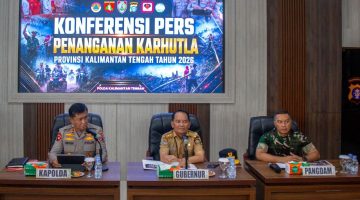 Gubernur Kalimantan Tengah Agustiar Sabran bersama unsur TNI dan Polri mengikuti Konferensi Pers Penanganan Kebakaran Hutan dan Lahan Provinsi Kalimantan Tengah Tahun 2026 di Markas Kepolisian Daerah Kalimantan Tengah, Senin (24/8/26).