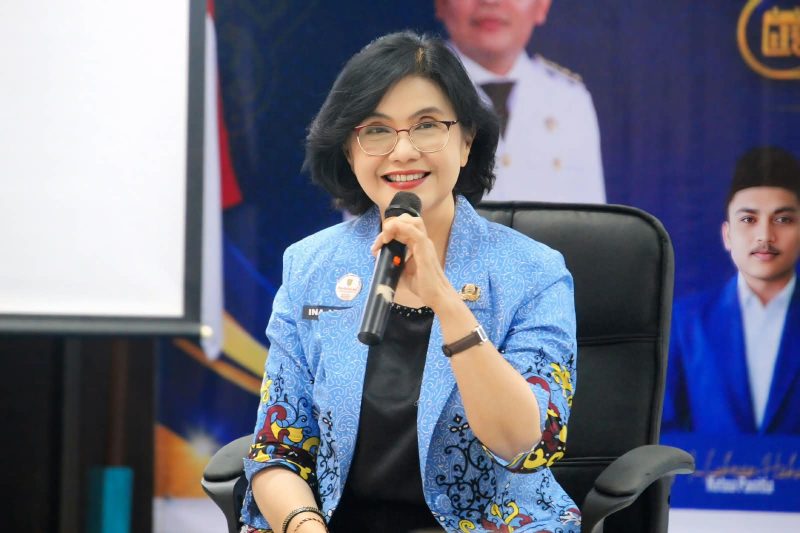 Sekretaris Daerah Provinsi Kalimantan Tengah Linae Victoria Aden menyampaikan paparan dalam kegiatan Pelatihan Kader Lanjut (PKL) dan Pelatihan Instruktur Wilayah (PIW) PKC PMII Kalimantan Tengah Tahun 2026 di Aula Kantor BKKBN Provinsi Kalimantan Tengah, Palangka Raya, Jumat (28/8/26).