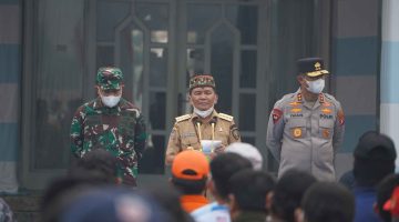 Gubernur Kalimantan Tengah Agustiar Sabran memimpin Apel Gelar Pasukan Penguatan Penanganan Karhutla Tahun 2026 di Halaman Istana Isen Mulang, Palangka Raya, Senin (31/8/26).