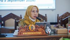 Asisten Administrasi Umum Setda Provinsi Kalimantan Tengah Sunarti menghadiri rapat Bamus DPRD Provinsi Kalimantan Tengah bersama Tim Pemerintah Provinsi Kalimantan Tengah di Ruang Rapat Gabungan DPRD Kalteng, Senin (31/8/26).