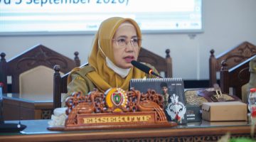 Asisten Administrasi Umum Setda Provinsi Kalimantan Tengah Sunarti menghadiri rapat Bamus DPRD Provinsi Kalimantan Tengah bersama Tim Pemerintah Provinsi Kalimantan Tengah di Ruang Rapat Gabungan DPRD Kalteng, Senin (31/8/26).
