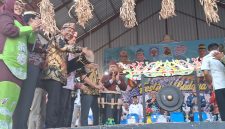 Bupati Mura Heriyus SE saat membuka FBTT Selasa sore (4/08/2026). (Foto : 1tulah.com)