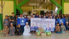 DPD Partai Amanat Nasional (PAN) Kabupaten Murung Raya menggelar aksi sosial dengan menyerahkan bantuan pangan serta santunan di Pondok Pesantren Al-Mu'minun, Desa Bahitom, Kecamatan Murung, Minggu (23/08/2026). (Foto : DPD PAN)