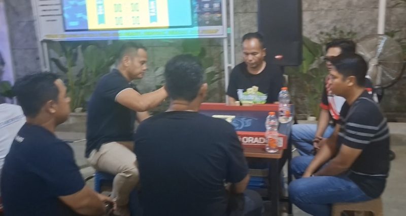 Laga semi final turnamen domino Orado antara El Famiy vs Tim AS. (Foto : 1tulah.com)