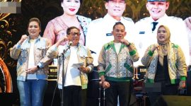 Bupati Mura Heriyus dan Wabup Rahmanto bersama istri