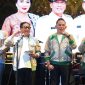 Bupati Mura Heriyus dan Wabup Rahmanto bersama istri