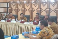 Pemkab Murung Raya mensosialisasikan Peta Jalan Pembangunan Kependudukan 2026–2030 yang dibuka Pj Sekda Mura Sarwo Mintarjo, Selasa (04/08/2026). (foto : 1tulah.com)