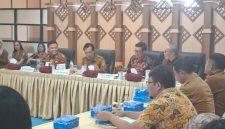 Pemkab Murung Raya mensosialisasikan Peta Jalan Pembangunan Kependudukan 2026–2030 yang dibuka Pj Sekda Mura Sarwo Mintarjo, Selasa (04/08/2026). (foto : 1tulah.com)