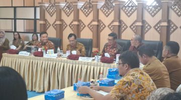 Pemkab Murung Raya mensosialisasikan Peta Jalan Pembangunan Kependudukan 2026–2030 yang dibuka Pj Sekda Mura Sarwo Mintarjo, Selasa (04/08/2026). (foto : 1tulah.com)