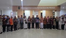Pemerintah Kabupaten Barito Utara melaksanakan kunjungan kaji tiru ke Kabupaten Kulon Progo sebagai upaya meningkatkan kualitas tata kelola pemerintahan yang dipimpin oleh Wakil Bupati Felix Soenadi Y. Tingan