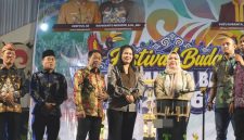 Festival Budaya Tira Tangka Balang 2026 resmi berakhir ditutup oleh bupati Mura Heriyus, Sabtu malam