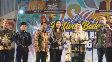 Festival Budaya Tira Tangka Balang 2026 resmi berakhir ditutup oleh bupati Mura Heriyus, Sabtu malam