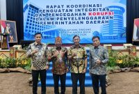 Bupati Mura Heriyus bersama DPRD  dalam Rapat Koordinasi Gubernur, Bupati dan Wali Kota se-Kalimantan Tengah bersama KPK RI, Kamis (13/8/2026).