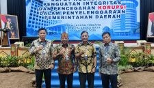Bupati Mura Heriyus bersama DPRD  dalam Rapat Koordinasi Gubernur, Bupati dan Wali Kota se-Kalimantan Tengah bersama KPK RI, Kamis (13/8/2026).