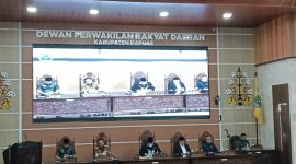 Foto Dalam rapat paripurna DPRD Kapuas