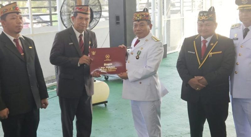 Ketua DPRD Kabupaten Kapuas, Ardiansah, mengapresiasi pemberian penghargaan Satya Lencana Karya Satya kepada Aparatur Sipil Negara (ASN) yang telah menunjukkan dedikasi dan pengabdian dalam menjalankan tugas pemerintahan. Menurutnya, penghargaan tersebut menjadi bentuk apresiasi atas loyalitas dan kontribusi ASN selama bertahun-tahun.

Penghargaan Satya Lencana Karya Satya diserahkan Bupati Kapuas HM Wiyatno kepada Kepala Dinas Perumahan, Kawasan Permukiman dan Pertanahan (Perkimtan) Kapuas, Yanhendri Ali, yang telah mengabdi sebagai ASN selama 30 tahun. Penyerahan penghargaan tersebut menjadi bagian dari rangkaian peringatan HUT ke-81 Kemerdekaan Republik Indonesia.