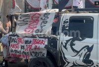 Posko warga pati di depan gedung DPR RI. [Suara.com/Bagaskara] 