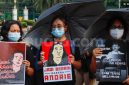 Ilustrasi - Sejumlah aktivis menggelar Aksi Kamisan ke-902 di depan Istana Merdeka, Kamis (2/4/2026). [Suara.com/Alfian Winanto] 