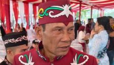 Ketua DPRD Kalteng, Arton S. Dohong saat diwawancara awak media usai menghadiri upacara peringatan HUT ke-81 Kemerdekaan Republik Indonesia di Kantor Gubernur Kalteng, Senin (17/8/2026).Foto:1tulah.com