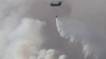 Pasukan JSDF mengirimkan tiga helikopter CH-47 Chinook membantu pemadaman karhutla di Kalimantan. (Kemenhan Jepang)