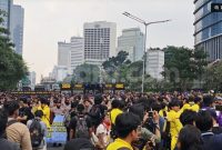 Ratusan mahasiswa Universitas Indonesia (UI) mulai memadati kawasan Thamrin, Jakarta Pusat, Selasa (18/8/2026). [Suara.com/Adiyoga] 
