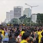 Ratusan mahasiswa Universitas Indonesia (UI) mulai memadati kawasan Thamrin, Jakarta Pusat, Selasa (18/8/2026). [Suara.com/Adiyoga] 