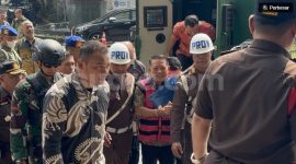 Mantan Jampidsus Kejagung, Febrie Adriansyah saat akan diperiksa penyidik dari Tim 9 Kejagung di Rutan KPK, Jumat (7/8/2026). (Suara.com/Faqih)