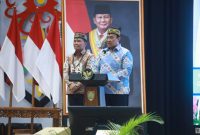 Gubernur Kalimantan Tengah Agustiar Sabran bersama Wakil Gubernur Edy Pratowo menyambut Kepala Kejaksaan Tinggi Kalimantan Tengah Hendrizal Husin dalam acara Ramah Tamah dan Perkenalan Kajati Kalteng di Aula Jayang Tingang, Kantor Gubernur Kalteng, Jumat (14/8/26).