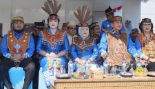Sekda Provinsi bersama Bupati Bartim (Kanan) dan Wakil Bupati Bartim (kiri). Foto : 1tulah.com/zakirin