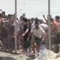 Sebanyak 57 orang tewas saat puluhan ribu migran mencoba menerobos wilayah eksklave Spanyol di Ceuta dari Maroko sepanjang pekan ini. (Faro TV) 