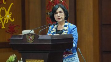 Sekretaris Daerah Provinsi Kalimantan Tengah Linae Victoria Aden saat mewakili Gubernur Kalteng dalam Rapat Koordinasi Pemenuhan Penilaian Tim Evaluasi Laporan Kinerja Program Strategis Nasional Kementerian Dalam Negeri di Aula Eka Hapakat, Kantor Gubernur Kalteng, Jumat (14/8/26).