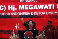 Ketua Umum DPP PDI Perjuangan (PDIP) Megawati Soekarnoputri memberikan pengarahan mendalam dalam agenda Konsolidasi PDI Perjuangan Jawa Timur yang digelar di Surabaya, Minggu (23/8/2026). [Dok PDIP]
