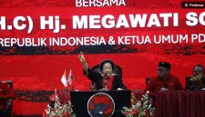Ketua Umum DPP PDI Perjuangan (PDIP) Megawati Soekarnoputri memberikan pengarahan mendalam dalam agenda Konsolidasi PDI Perjuangan Jawa Timur yang digelar di Surabaya, Minggu (23/8/2026). [Dok PDIP]
