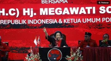 Ketua Umum DPP PDI Perjuangan (PDIP) Megawati Soekarnoputri memberikan pengarahan mendalam dalam agenda Konsolidasi PDI Perjuangan Jawa Timur yang digelar di Surabaya, Minggu (23/8/2026). [Dok PDIP]
